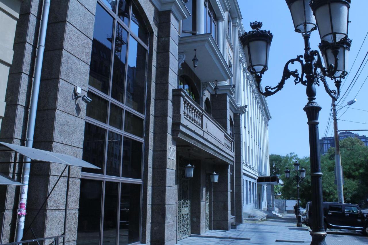 Apartment - Heart Of Odessa Екстериор снимка